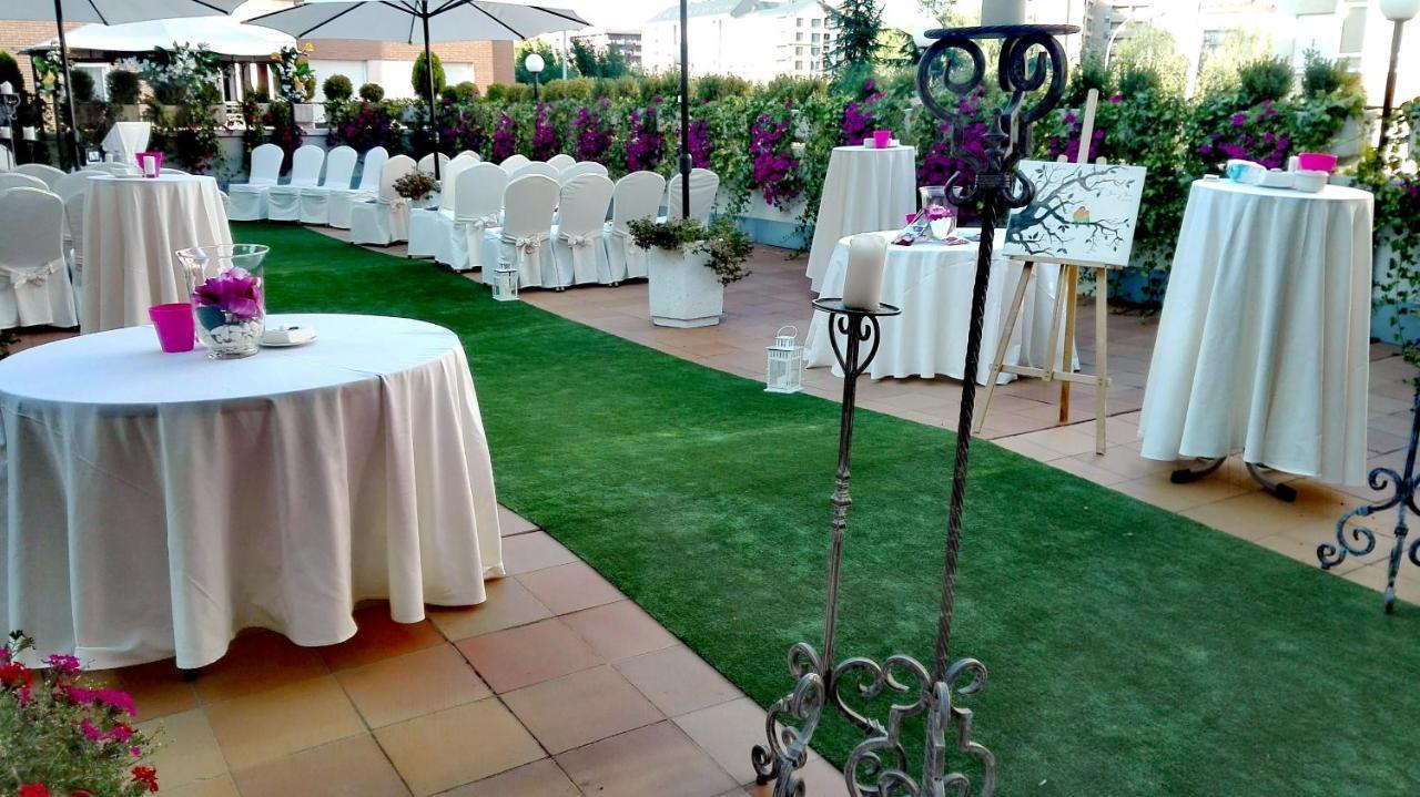 Fc Infantas De Leon Hotel Ngoại thất bức ảnh