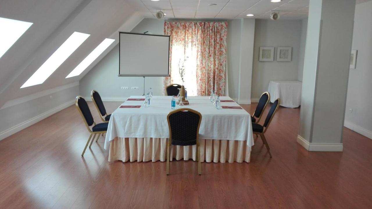 Fc Infantas De Leon Hotel Ngoại thất bức ảnh
