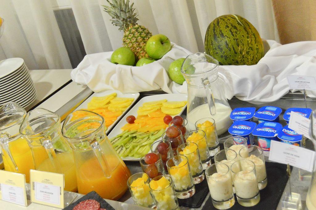 Fc Infantas De Leon Hotel Ngoại thất bức ảnh